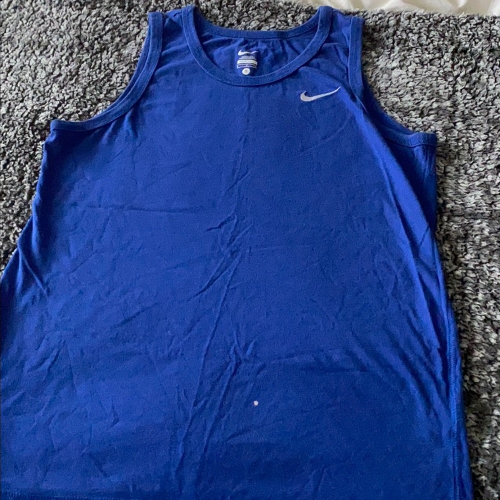 NIKE tank top.